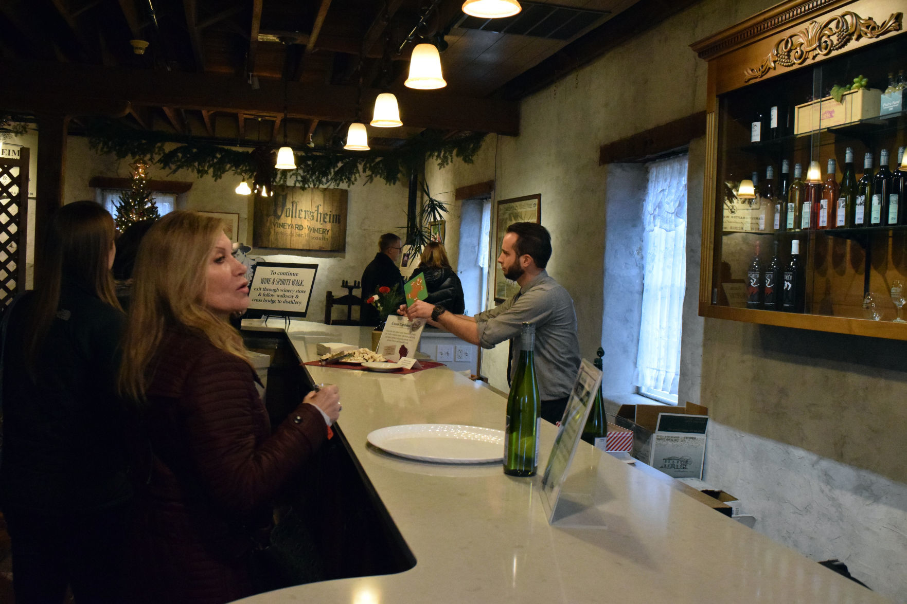 112518-sauk-gallery-wine021